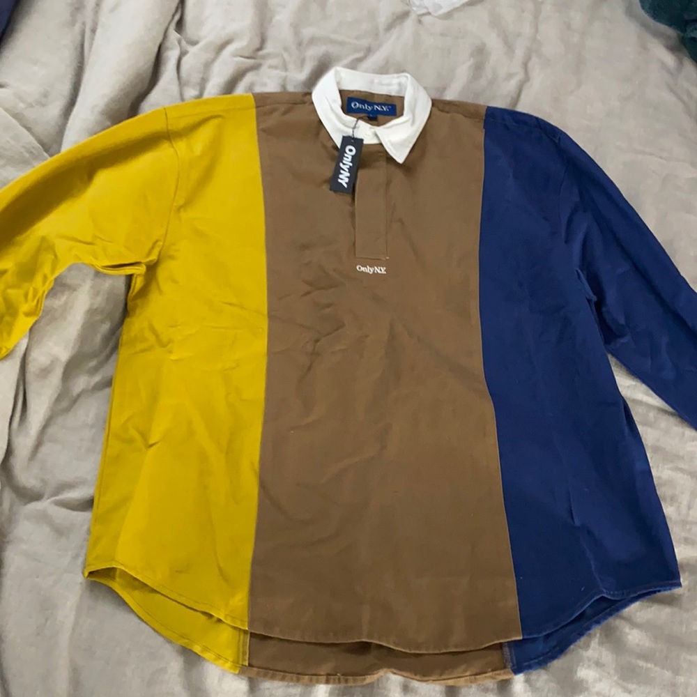 Large Tri-Colored long sleeve Pop-Over shirt